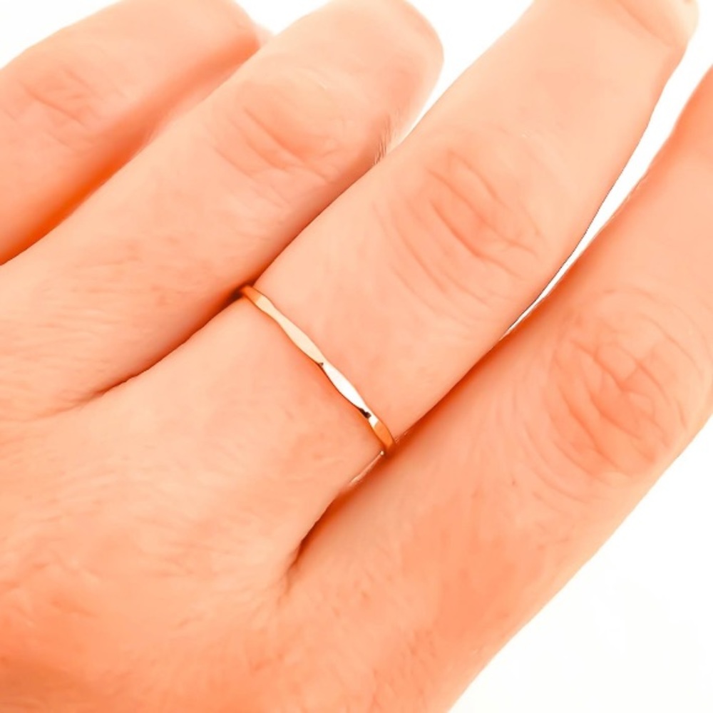 14k Rose gold Faceted ring band, minimalist ring, handmade everyday ring - Picture 4 of 5